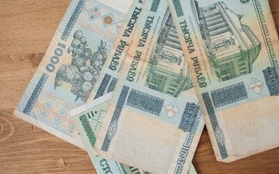 Padá rubl, něco si přej: Kurz ruské měny je nejnižší od loňského jara, Kreml viní centrální banku