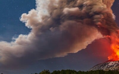 Panika na Sicílii. Vybuchla Etna, turisté v blízkosti se dali na úprk