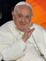 Pápež František: Matky, prestaňte žehliť košele svojim synom a tlačte ich do manželstva