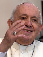 Pápež František čoraz viac kríva. Pre zdravotné problémy zrušil piatkový program