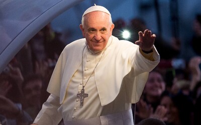 Pápež František nechce uznávať homosexuálne manželstvá, sú podľa neho hriešne. Svet ho údajne iba zle pochopil 