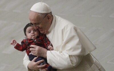 Papež František odsoudil páry, které mají místo dětí domácí mazlíčky. Je to podle něj sobecké 