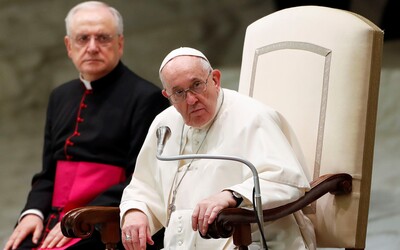 Pápež František vyhlásil, že sa hanbí za duchovných, ktorí sexuálne zneužívali deti