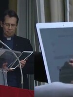 Papež představil aplikaci k modlení. Mladé věřící nabádá, aby si ji stáhli