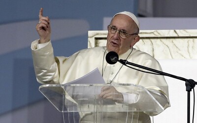 Pápež prišiel na pravidelnú týždennú modlitbu o 25 minút neskôr, lebo sa zasekol vo výťahu