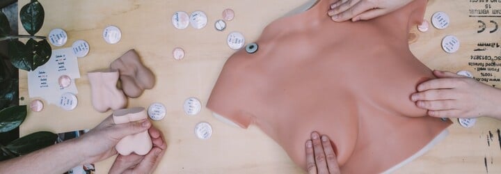 Pár minut ti může zachránit život. Loono během Růžového října připomíná důležitost prevence rakoviny prsu