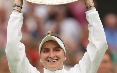 Paráda! Tenistka Markéta Vondroušová je vítězkou Wimbledonu. Tunisanku Džabúr porazila 6:4, 6:4