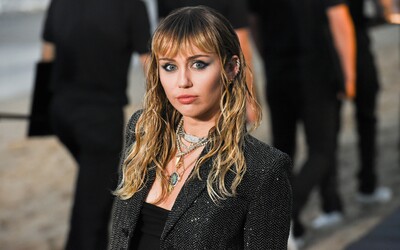 Pardon, ale budeš brečet. Miley Cyrus vydala novou emotivní píseň Used To Be Young. Jak se ti líbí?