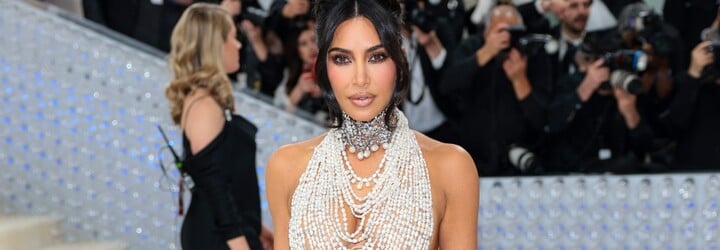 Pařížský soud uznal vinu pachatelů, kteří přepadli a oloupili Kim Kardashian. Do vězení ale nenastoupí
