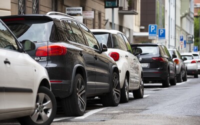 Parkovaciu politku zavádza už aj Bratislava - Nové Mesto. Ľudia, ktorí tam nemajú trvalý pobyt, večer nezaparkujú