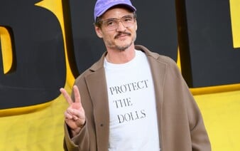 Pedro Pascal ostře zkritizoval J.K. Rowling za transfobní postoje. Nešetřil sprostými slovy