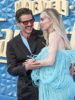 Pedro Pascal se stal terčem kritiky. Jeho doteky s hereckou kolegyní rozdělily internet