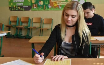 Petice maturantů a maturantek sílí, chtějí i přehodnocení testu z češtiny. Koukni, co všechno žádají