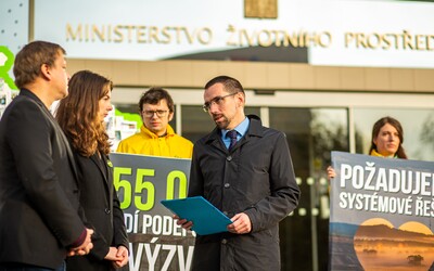 Petici Greenpeace podepsalo 55 tisíc lidí. Má řešit i energetickou krizi