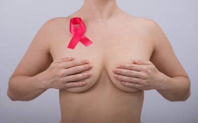 Petřínská rozhledna se kvůli prsům zbarví do růžova 