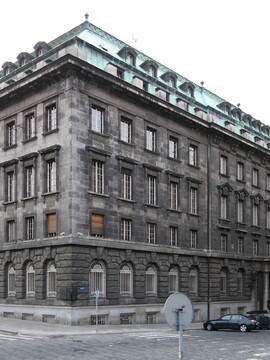Petschkův palác v centru Prahy sloužil jako mučírna gestapa. Vězňům v něm vytrhávali vlasy a lámali prsty