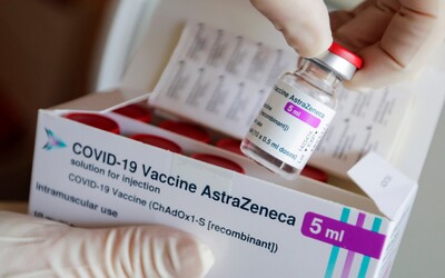 Pfizer alebo Astrazeneca? Účinnosť jednej vakcíny klesá rýchlejšie ako druhej