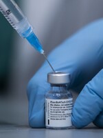 Pfizer začal testovat vakcíny proti koronaviru i na dětech do 11 let, používá se třetinová i desetinová dávka