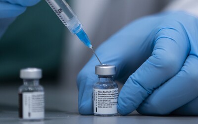 Pfizer začal testovať vakcíny proti koronavírusu aj na deťoch do 11 rokov