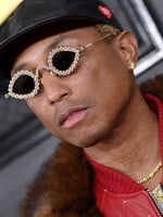 Pharrell Williams je majstrom mužskej módy. Toto je jeho 15 najlepších a najodvážnejších outfitov 