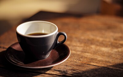 Piješ kávu? Vědecký tým přišel se zásadním zjištěním, jak dva šálky denně mohou člověku pomoct