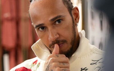 Pilot F1 Lewis Hamilton sa stal ambasádorom značky Dior, spolupracoval na novej kolekcii