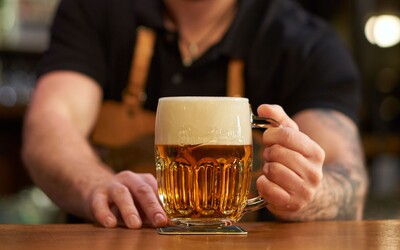 Pilsner Urquell míří do Japonska. Čepovat ho budou výčepní proškolení v Plzni