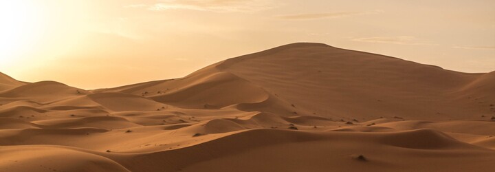 Písek ze Sahary se dostane i do Česka. Oblohu může obarvit na červeno 