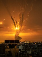 Po 11 dnech začalo mezi Izraelem a Hamásem platit příměří. Útoky si vyžádaly 244 obětí
