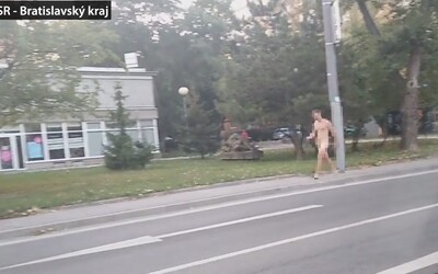Po Bratislave sa prechádzal nahý muž, skončil na policajnej stanici za prečin výtržníctva