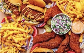 Po Popeyes se do Česka chystá další americký fastfoodový řetězec. Jeho investorem je Drake