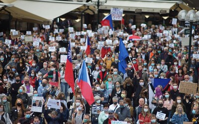 Po celém Česku probíhají protesty proti vládě a Babišovi. Pořádá je Milion chvilek pro demokracii