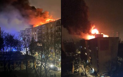  Po privítaní nového roka zasahovali hasiči v bratislavskom Ružinove. Požiar vypukol na streche bytovky