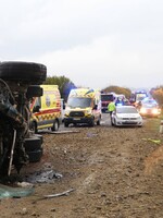 Po srážce autobusu s náklaďákem na Slovensku zemřelo 12 lidí, dalších 17 bylo zraněno