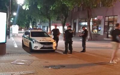 Během nočních rvaček v Bratislavě zadrželi 18letého Čecha. Zasahovala policie i záchranka