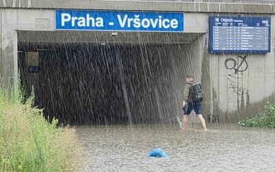 Počasí: V Praze platí povodňová pohotovost, déšť rozvodnil Botič. Problémy jsou i v dopravě