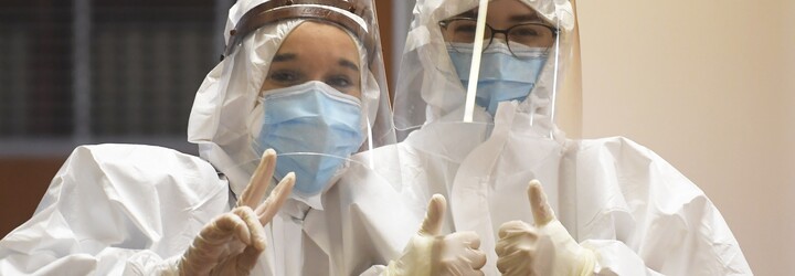 Počty nakažených koronavirem v Česku klesají. Británie hlásí „dramatický pokles“, jinde ve světě se ale situace horší