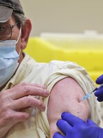 Podezřelých účinků vakcíny proti viru Covid-19 je zatím 322, informuje SÚKL