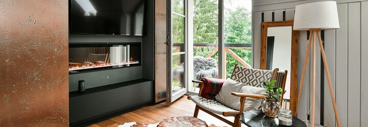 Prohlédni si podkrovní byt v moderním stylu na úpatí lesa v Semilech