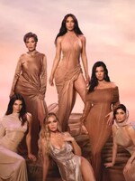 Podľahli mu Kardashianky aj Hailey Bieber: „Sad beige aesthetic“ je hot trendom. Čo za ním stojí?