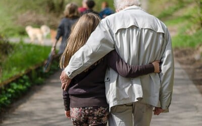 Podle nové zprávy OSN žijí lidé stále déle. Průměrný věk dožití se opět zvýšil