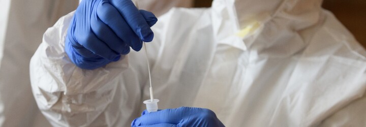 Podmínky vstupu do ČR se kvůli koronaviru zpřísňují, PCR test musí absolvovat i očkovaní