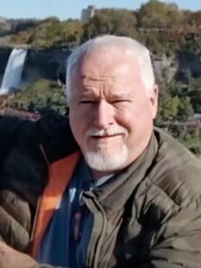 Podobal sa Dahmerovi: Bruce McArthur vraždil svojich homosexuálnych partnerov a potom ich sadil do kvetináčov