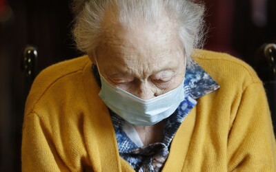 Podvodník zavolal dôchodkyni a žiadal od nej 8-tisíc eur na injekciu pre jej dcéru, ktorá leží na pľúcnej ventilácii