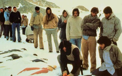 Pojídali své přátele, aby přežili: Ragbyový tým, který ztroskotal v Andách se musel uchýlit ke kanibalismu