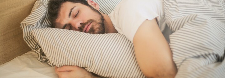 Pokud půjdeš spát v 10 večer, snižuješ si riziko srdečního onemocnění, potvrdil výzkum