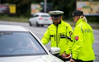 Policajti budú intenzívne kontrolovať alkohol za volantom. Na cestách sa začala akcia SITO