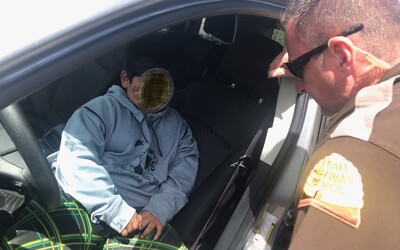 Policisté chytili 5letého chlapce řídit SUV na dálnici. Prý si jel koupit nové Lamborghini