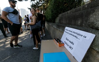 Policajti odovzdali Šutajovi Eštokovi petíciu. Žiadajú vyššie platy a lepšie pracovné podmienky