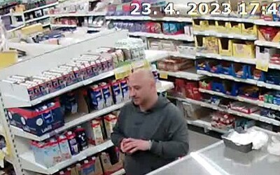 Policajti si klopkajú na čelo. Zlodej v Bratislave ukradol z potravín dva skenery za 1 000 €, po mužovi stále pátrajú